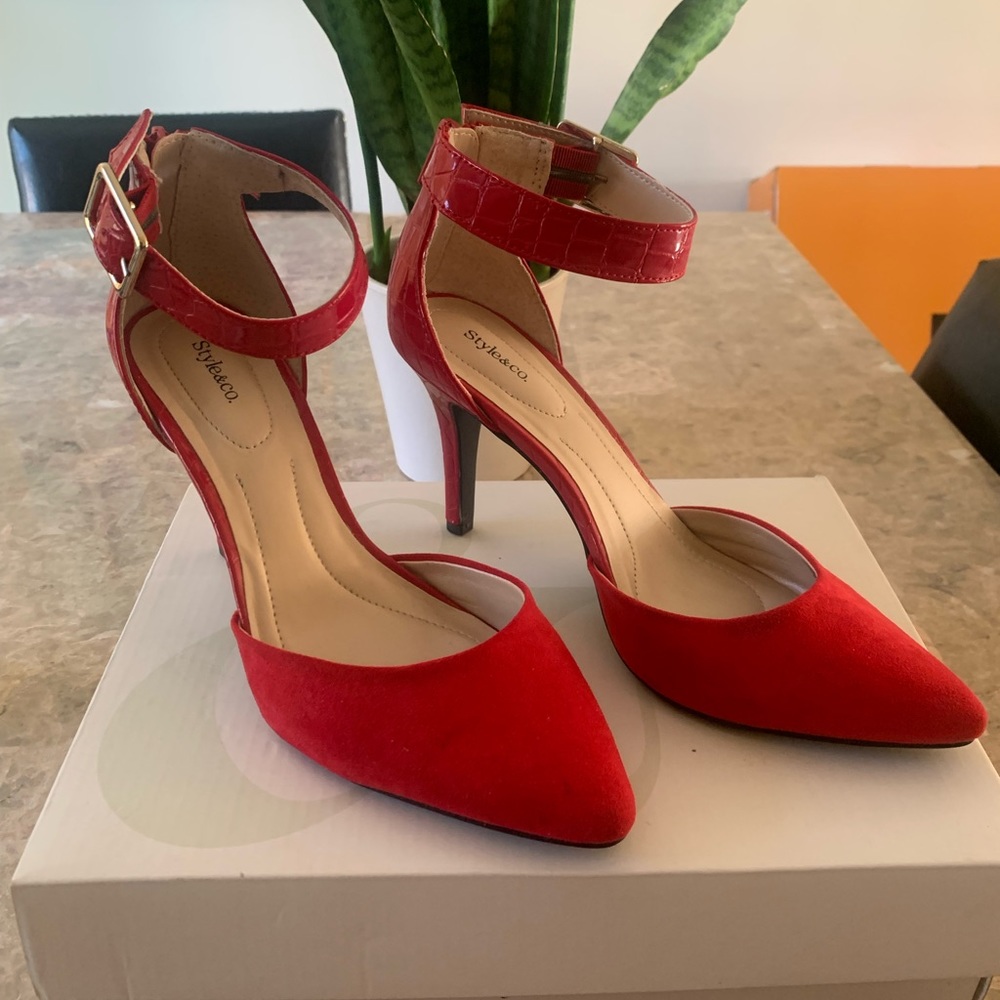 Red women’s heels shoes